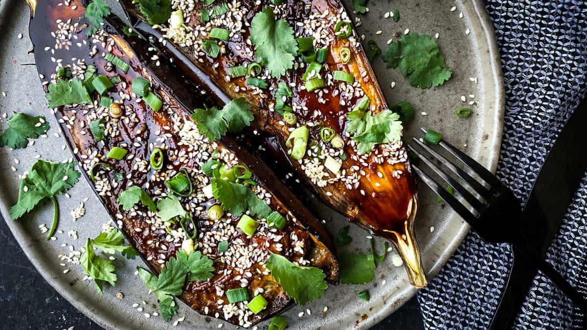 Showstopping Korean Pork Ribs: Sweet, Spicy Gochujang Glaze Explained